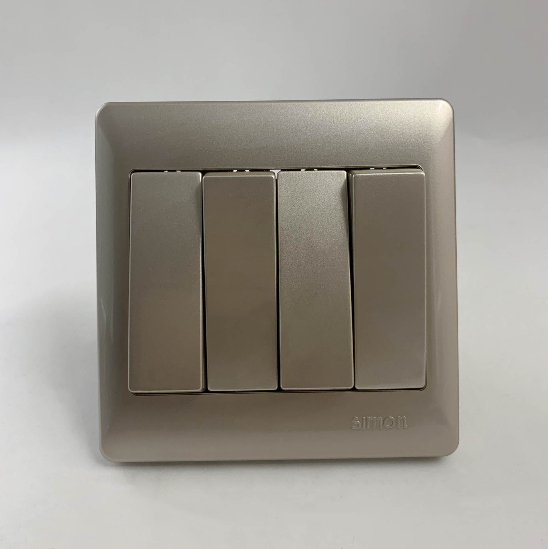 Bộ công tắc bốn một chiều chuẩn lắp đế vuông màu Sâm Banh Simon 50 51041BC